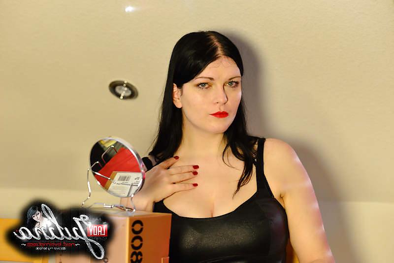 7P Das ist Lady Julina - Diverse Bilder der Herrin