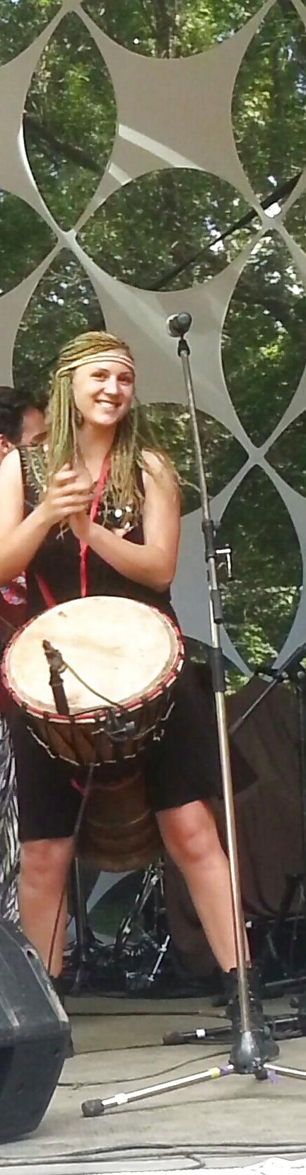 13P Spy sexy teens feet and skirt concert romanian