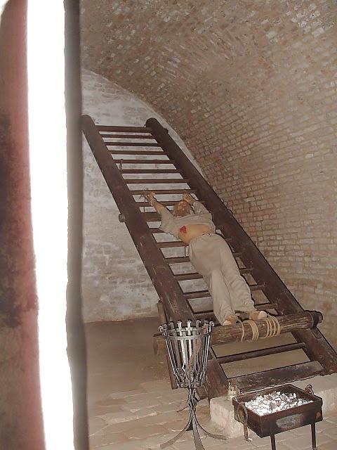 11P S-t-r-e-c-k-b-a-n-k, the medieval Torture R-a-c-k-
