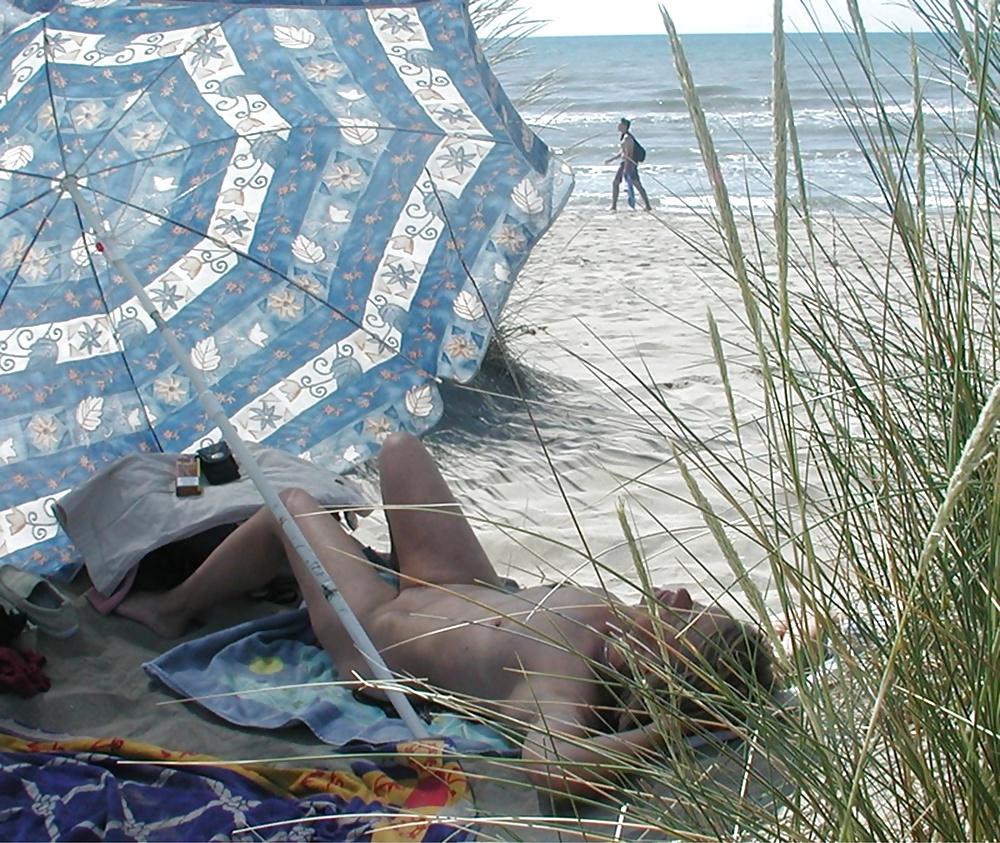 10P SHARE ON THE BEACH