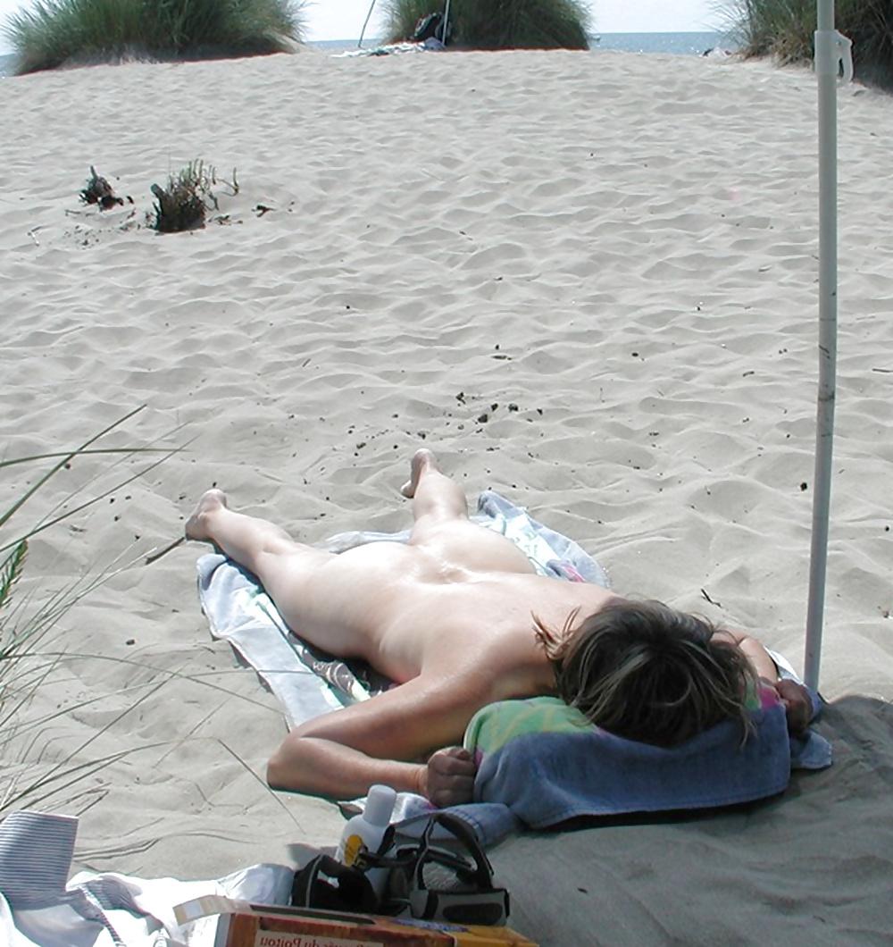 10P SHARE ON THE BEACH