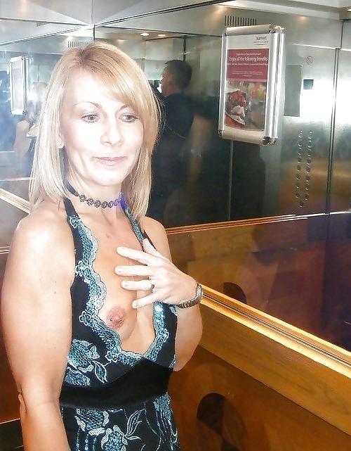 25P Elevator flashing. Tits out in the lift!