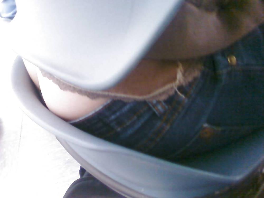 25P Candid school girls caught by phone cam
