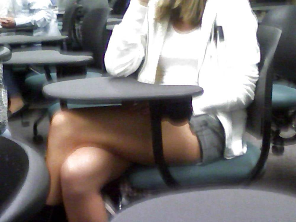 25P Candid school girls caught by phone cam