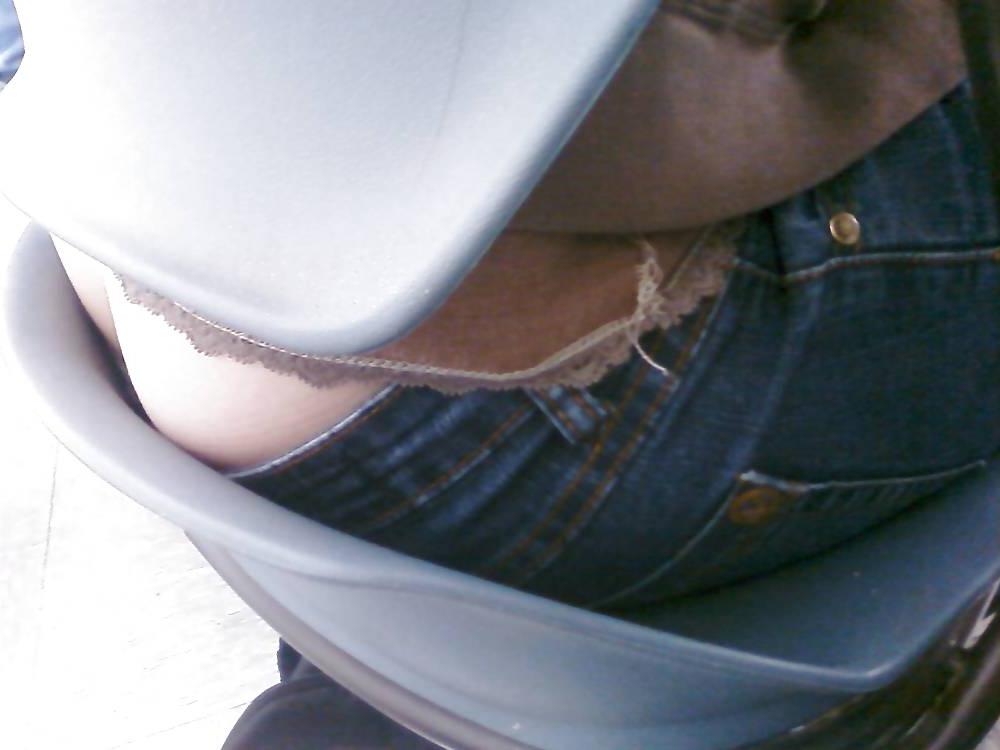 25P Candid school girls caught by phone cam