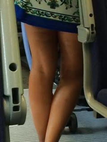 4P Candid hot young babe with great legs