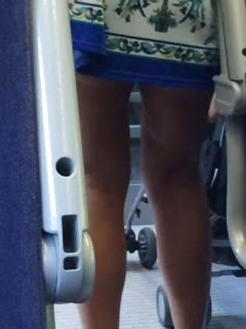 4P Candid hot young babe with great legs