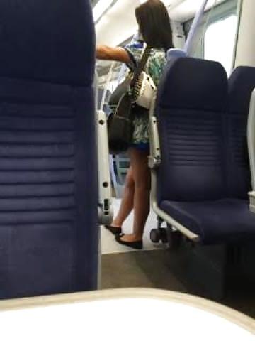 4P Candid hot young babe with great legs