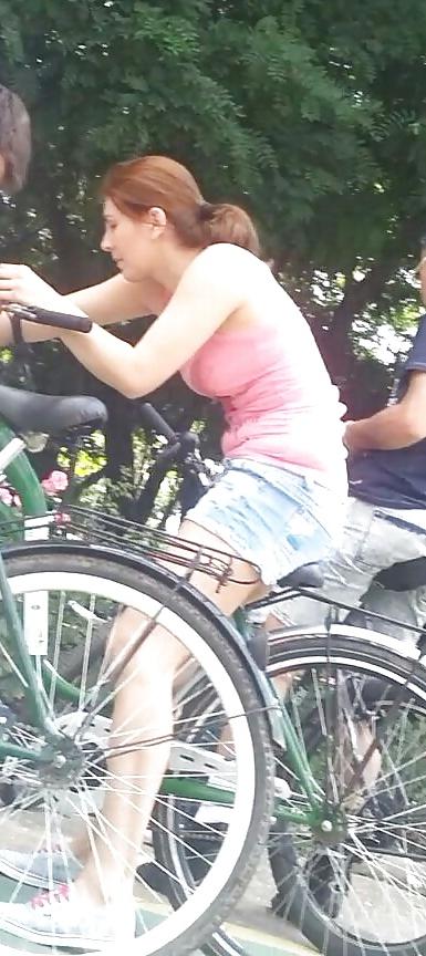 25P Spy girls on bicycles romanian