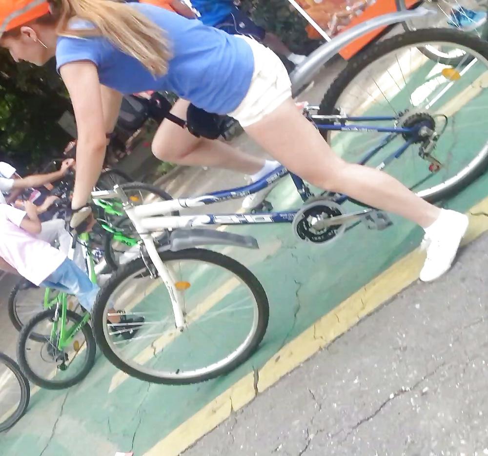 25P Spy girls on bicycles romanian