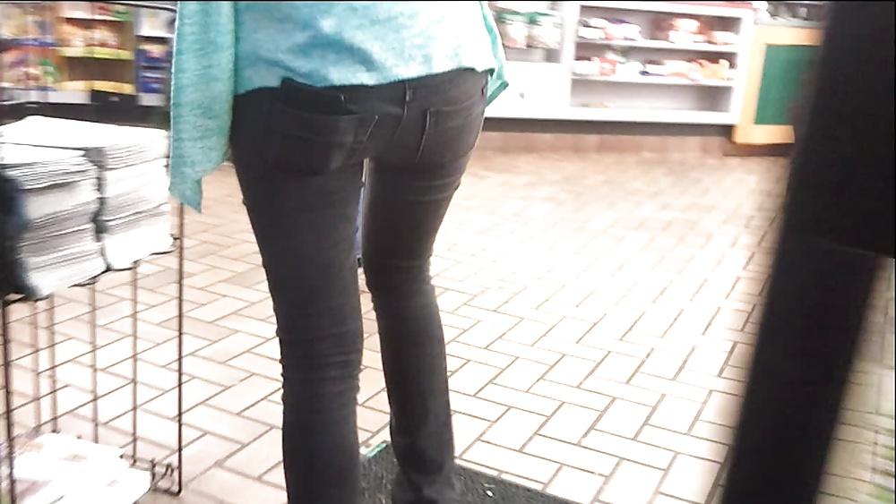 19P Candid Jeans 014
