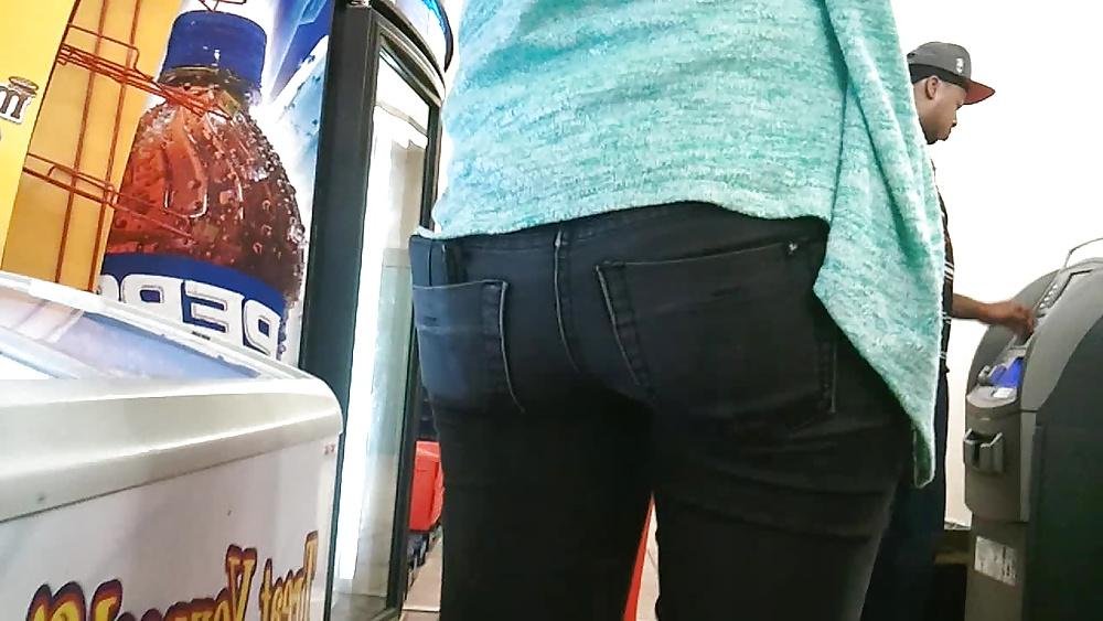 19P Candid Jeans 014