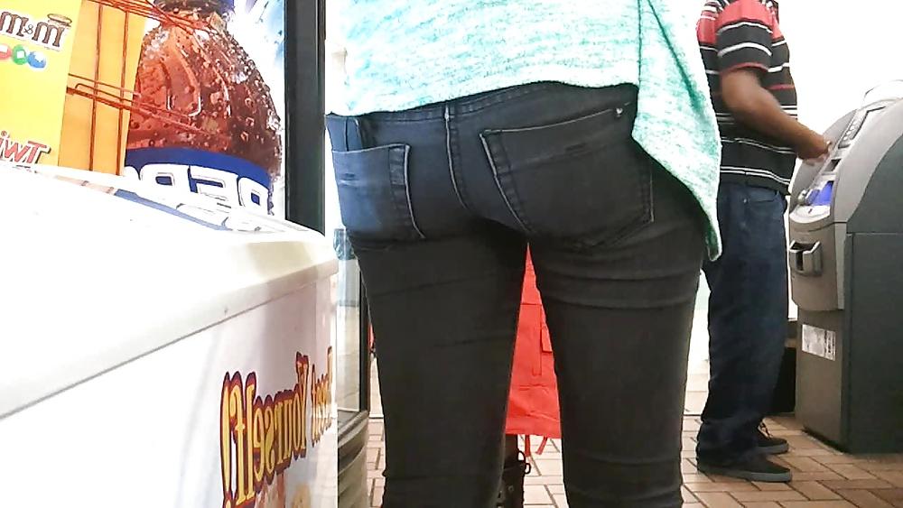 19P Candid Jeans 014