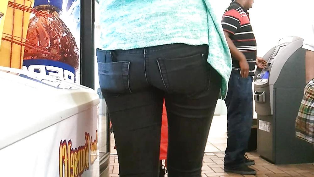 19P Candid Jeans 014