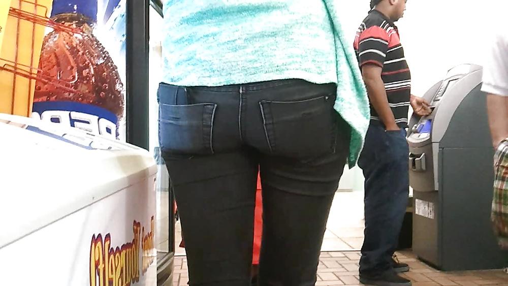 19P Candid Jeans 014