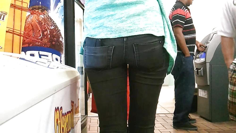 19P Candid Jeans 014