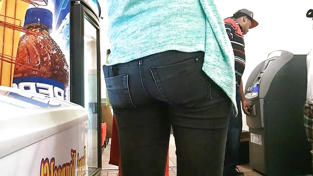 19P Candid Jeans 014