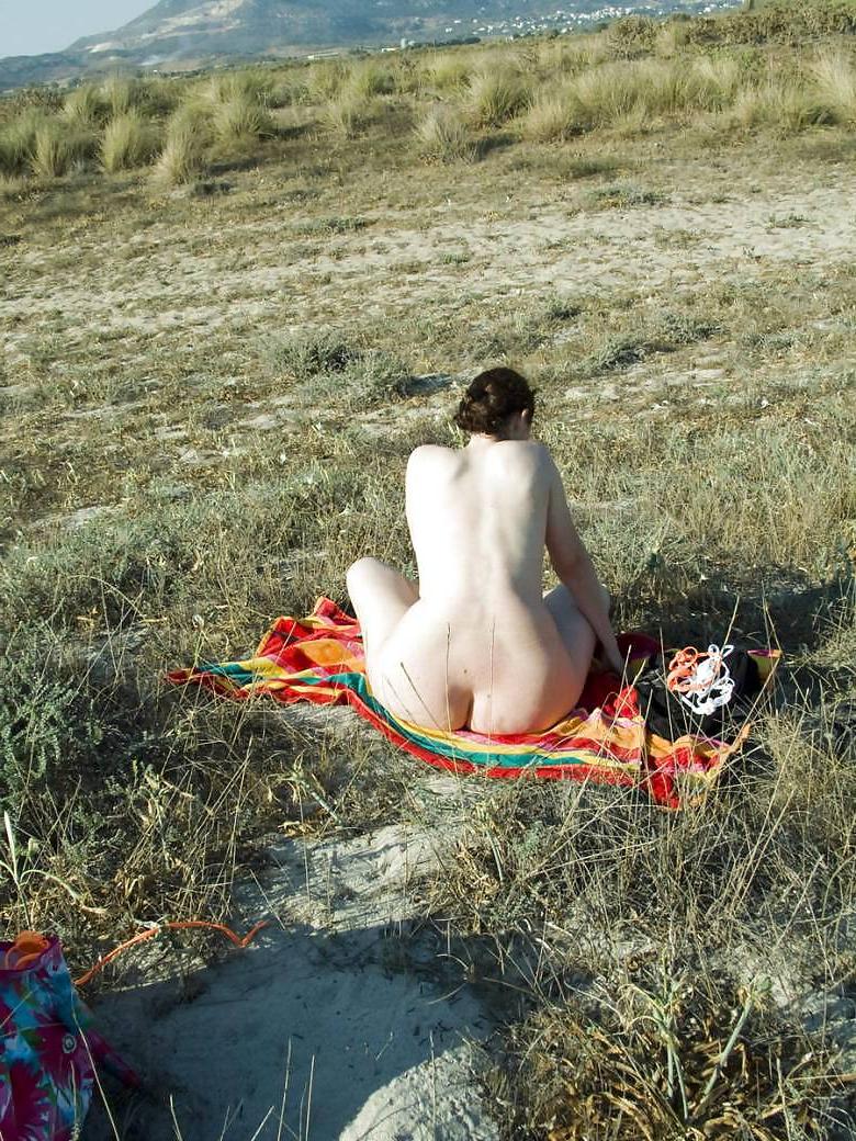 13P Milf Woman - Big aNd White Ass - On the Beach