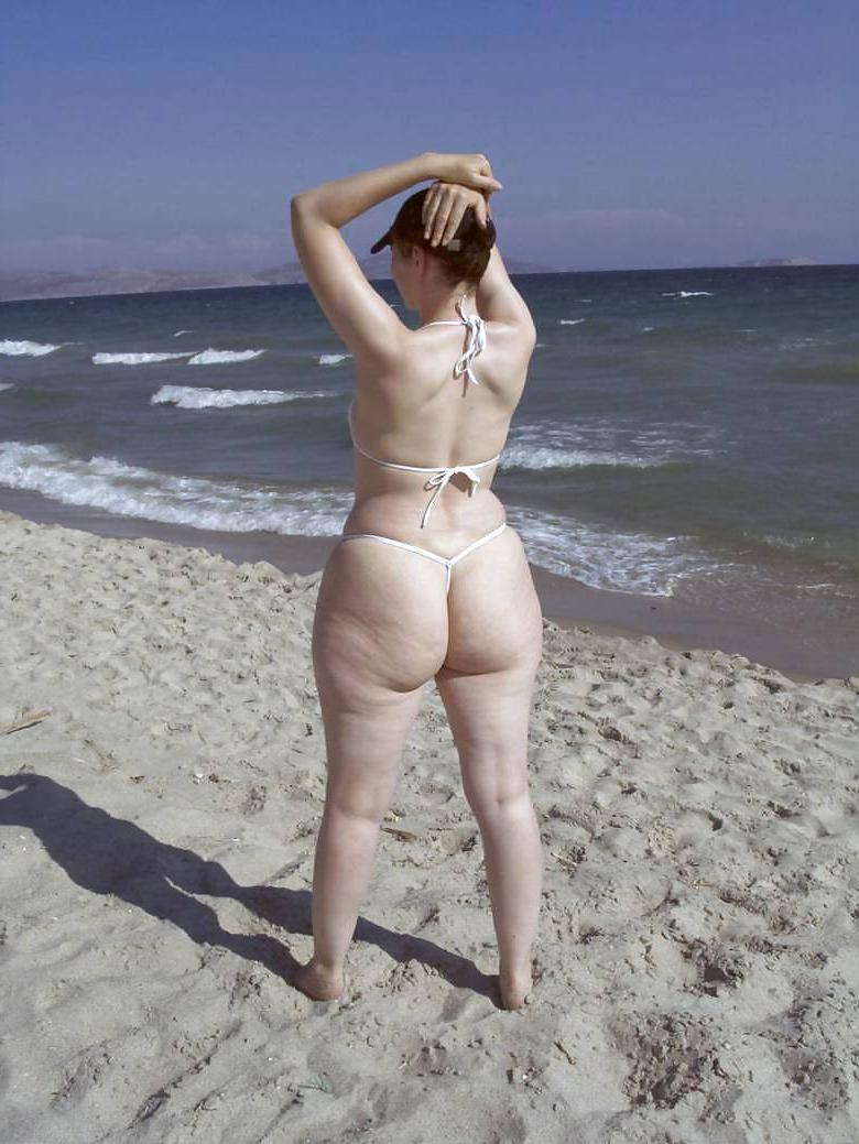 13P Milf Woman - Big aNd White Ass - On the Beach