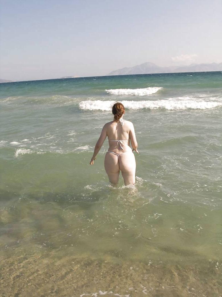 13P Milf Woman - Big aNd White Ass - On the Beach