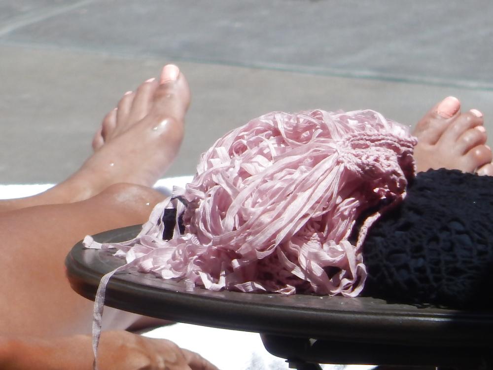 25P Candid Pool Feet