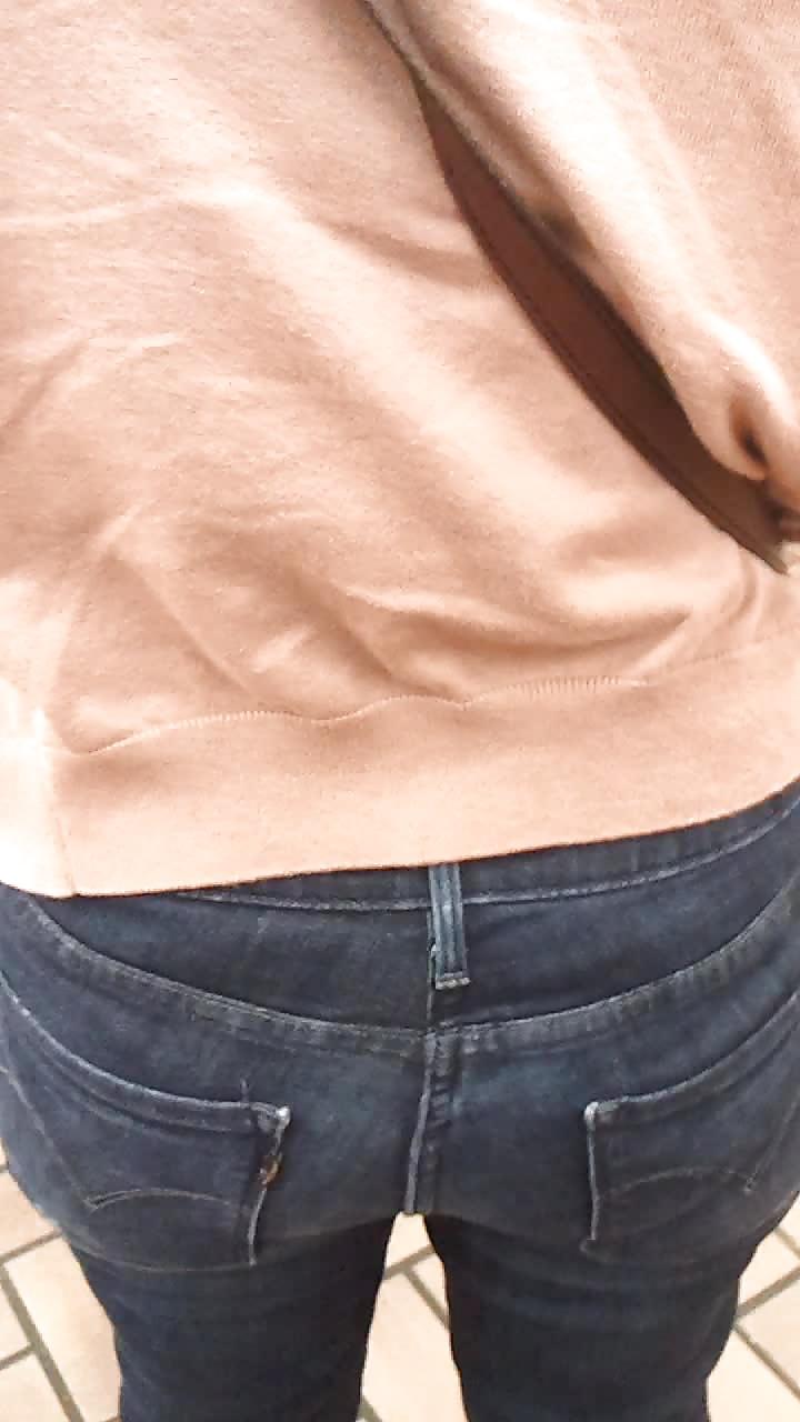 16P Candid Jeans 006