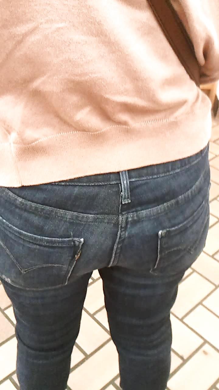 16P Candid Jeans 006