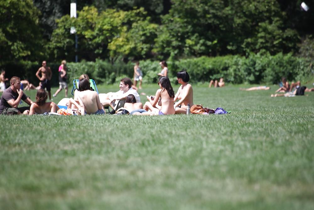 25P A SUNNY DAY AT PARK