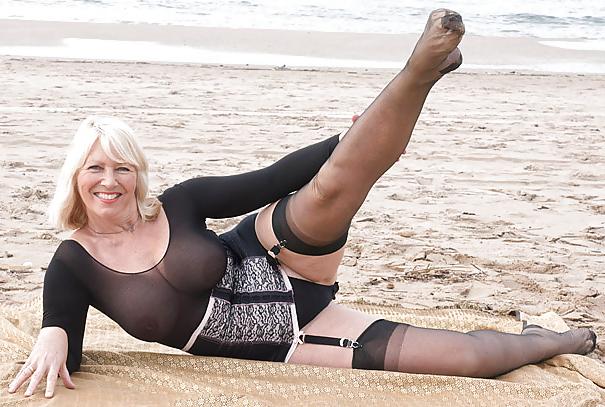 25P Beautiful buxom blonde picture album 2.