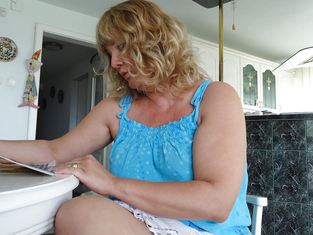 15P Home upskirt 130710