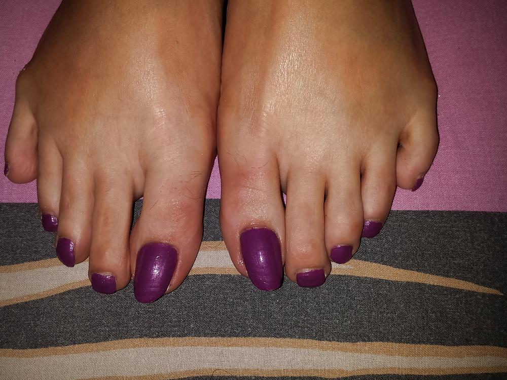10P Amateur long toenails