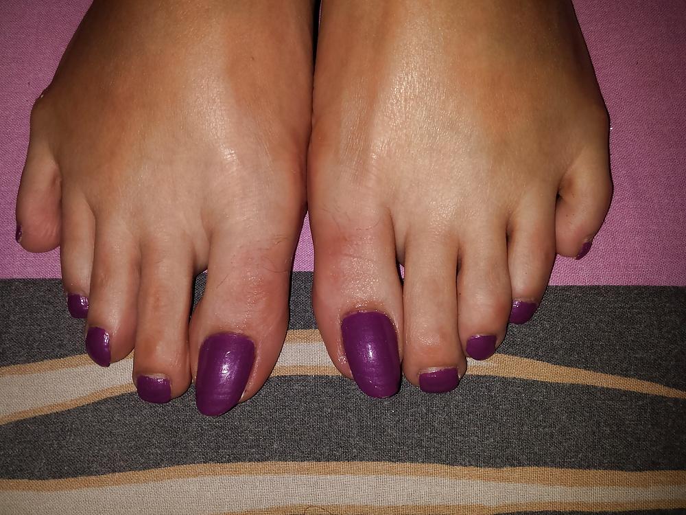 10P Amateur long toenails