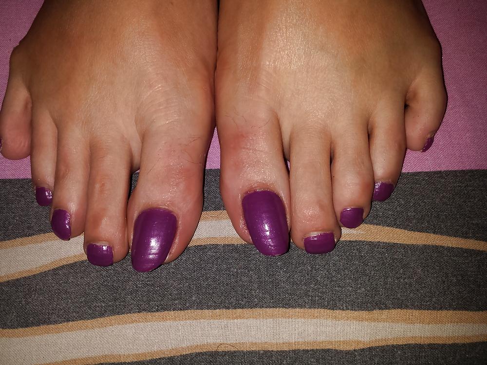 10P Amateur long toenails