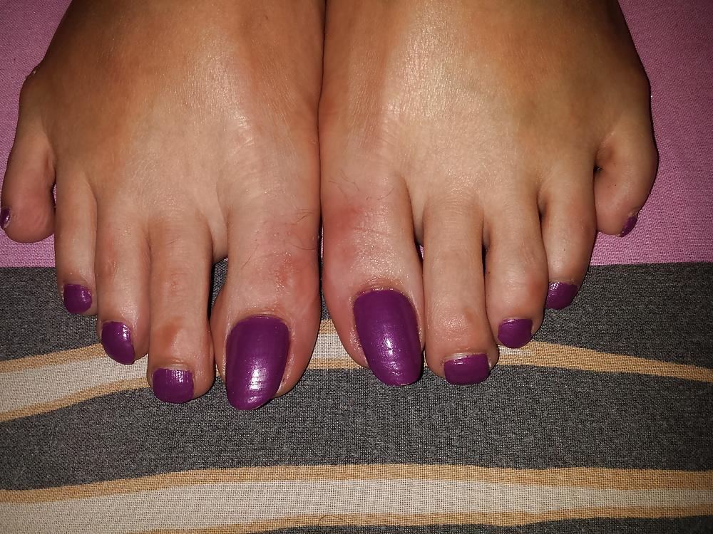 10P Amateur long toenails