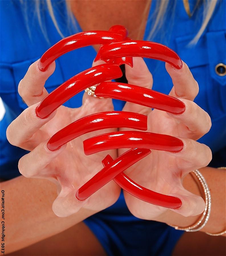 25P Long Fingernails