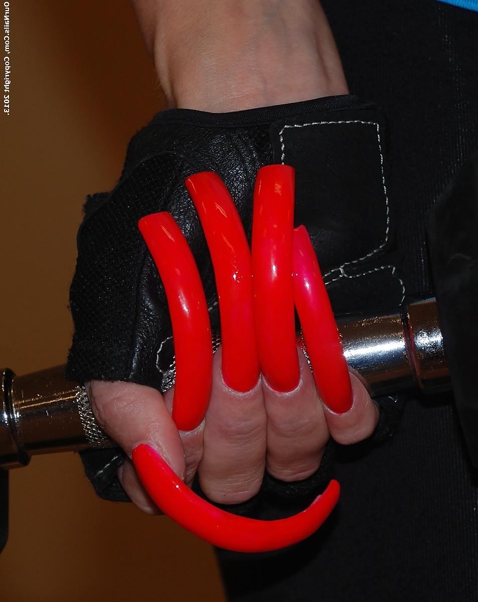 25P Long Fingernails