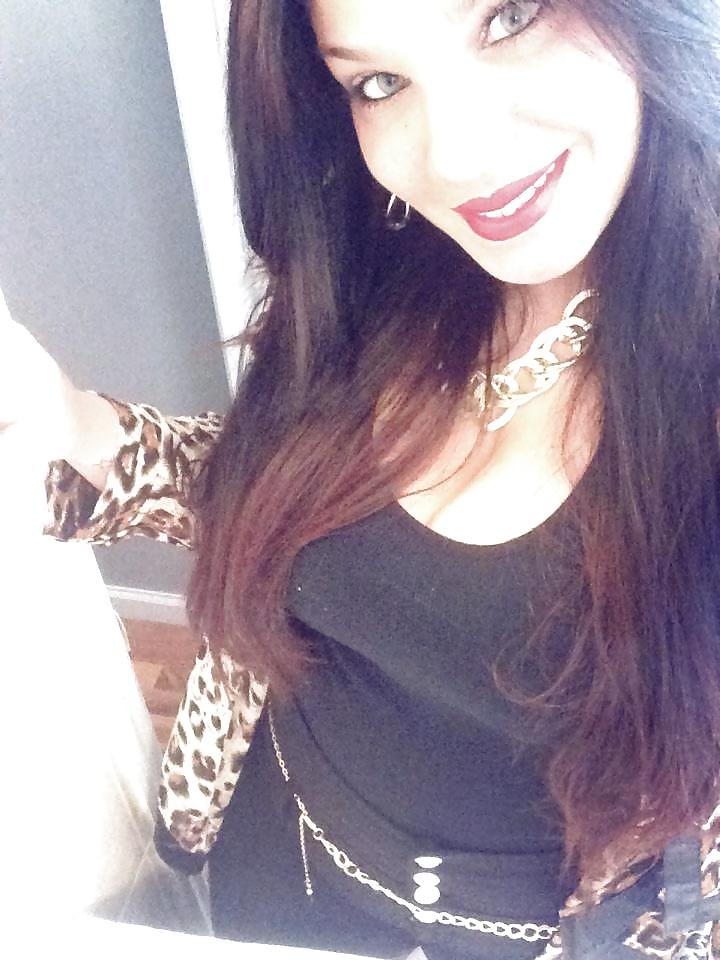 25P Thick PAWG! Beautiful eyes!