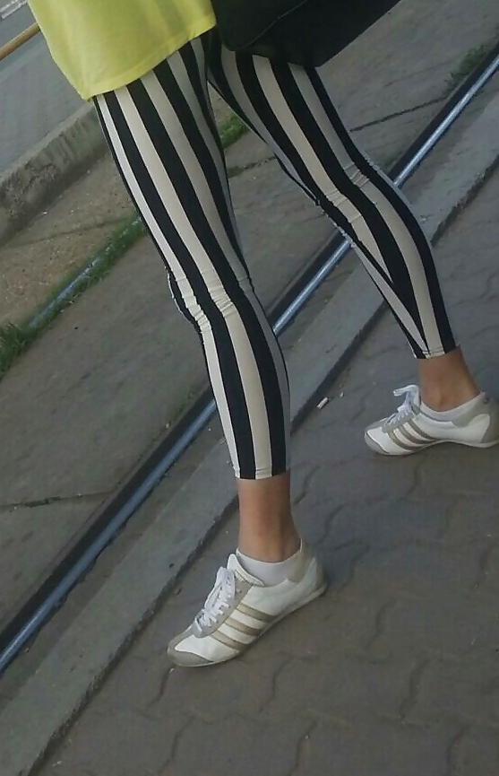 10P Spy sexy teens feet, legs and ass romanian