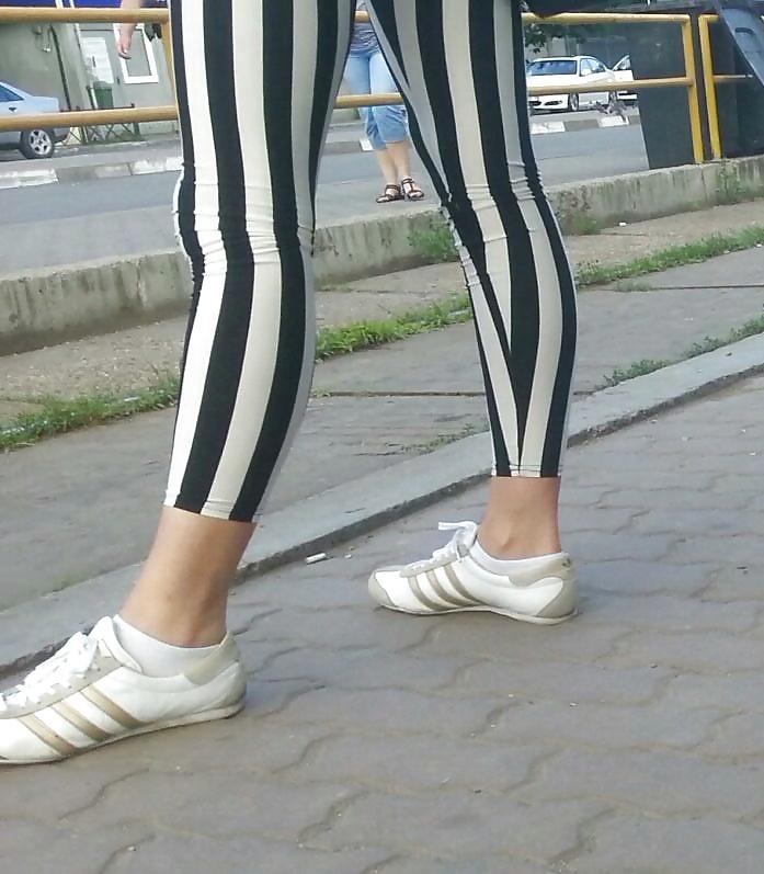 10P Spy sexy teens feet, legs and ass romanian