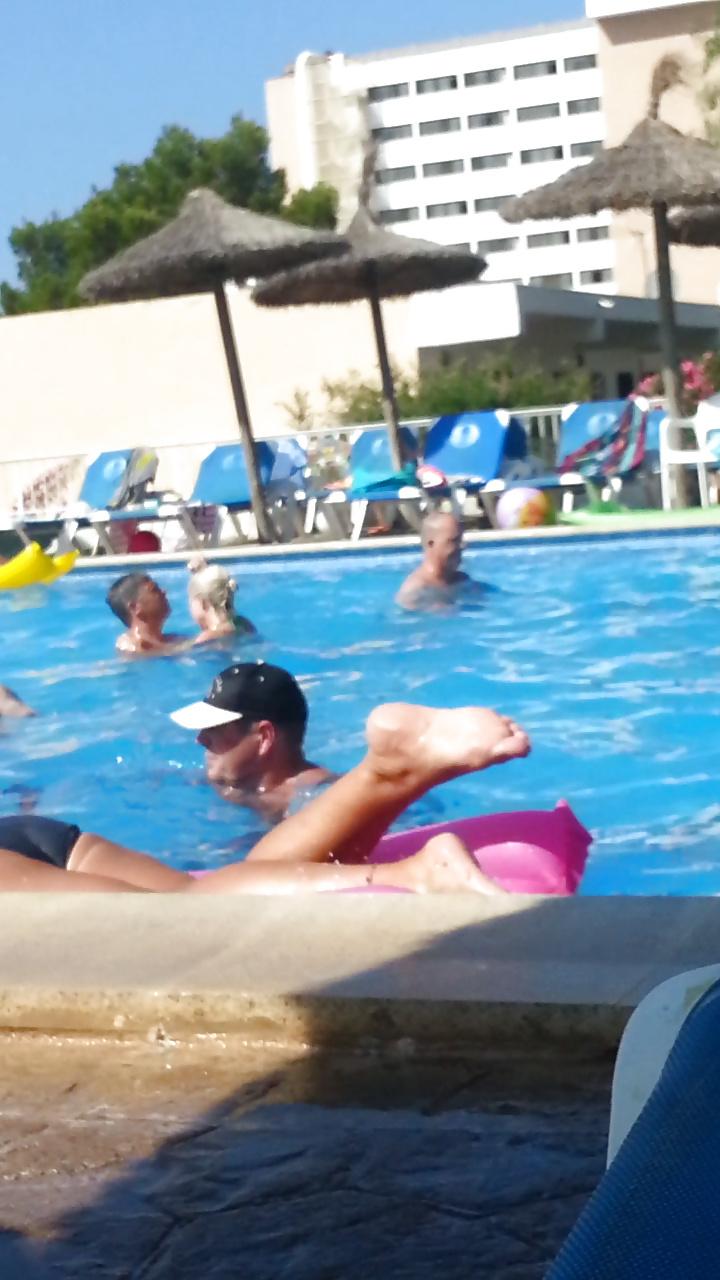 11P Milf feet on holiday 