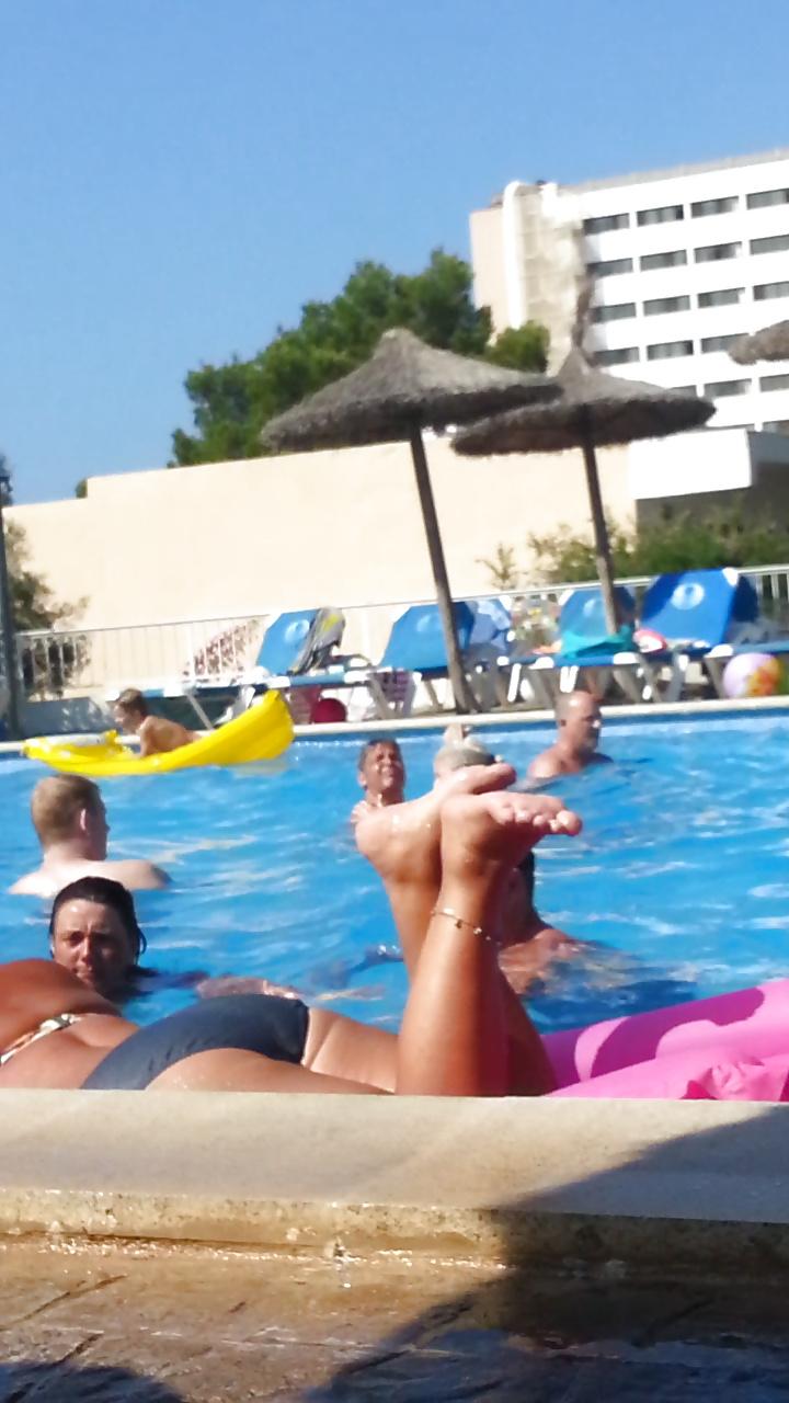 11P Milf feet on holiday 
