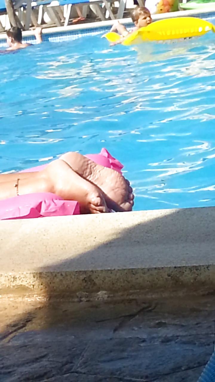 11P Milf feet on holiday 