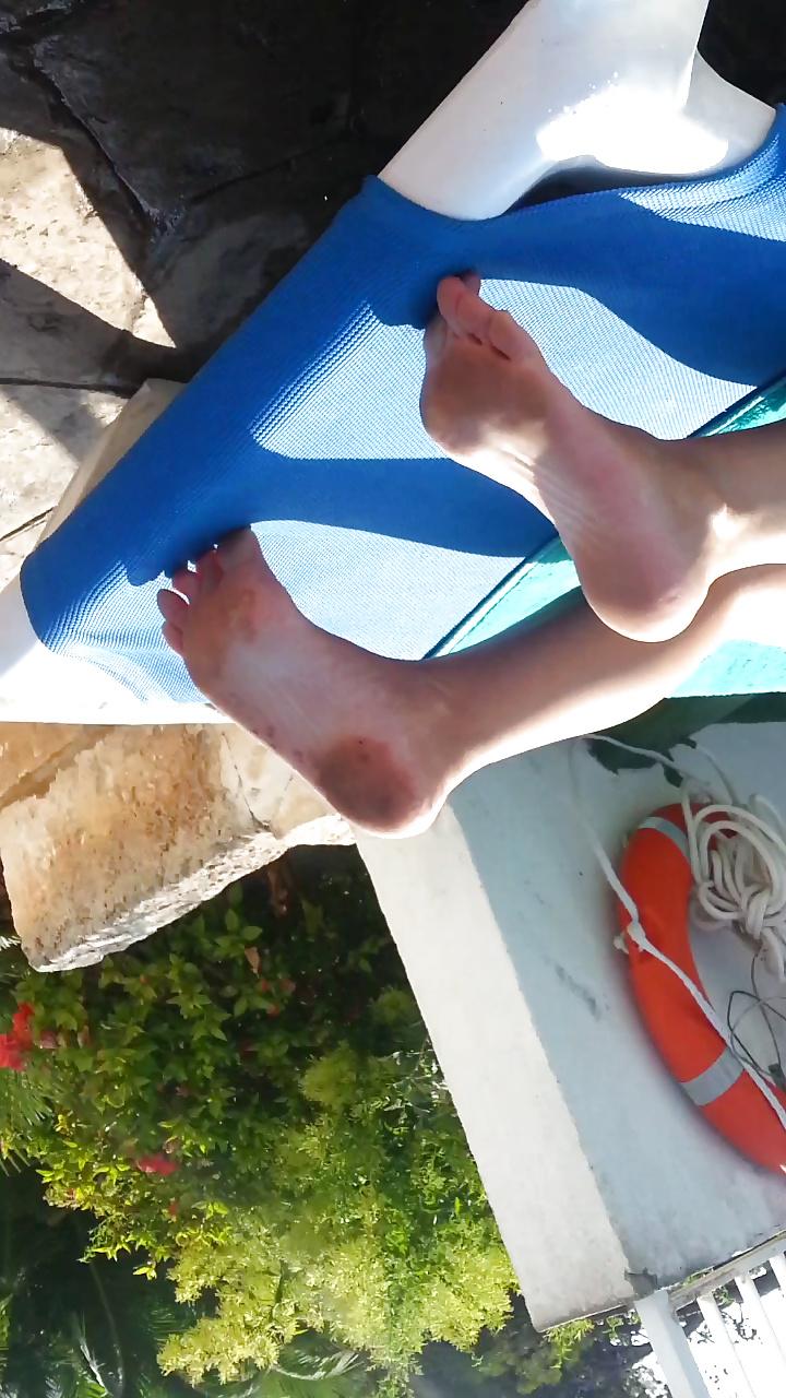 11P Milf feet on holiday 