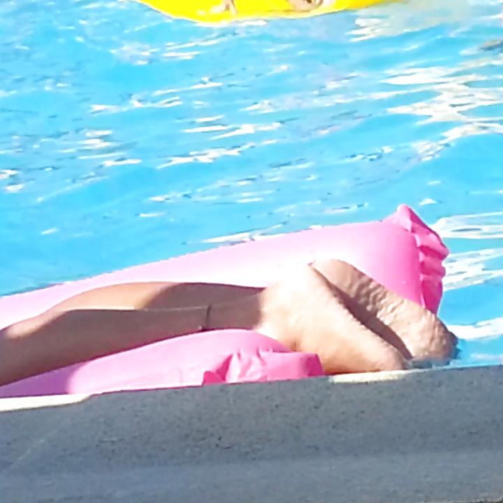 11P Milf feet on holiday 