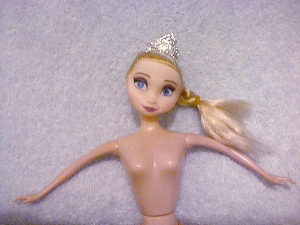 25P Frozen Doll
