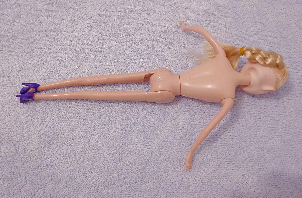 25P Frozen Doll