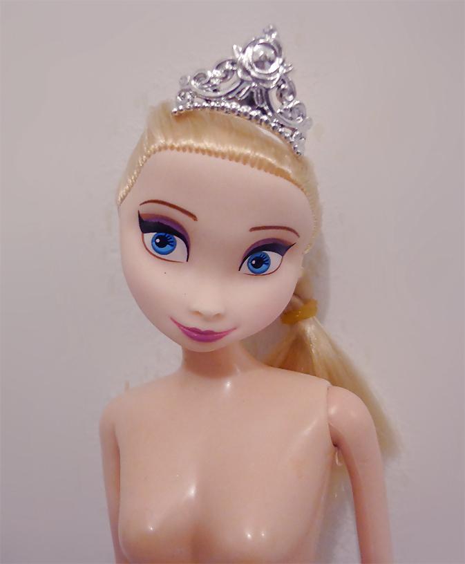 25P Frozen Doll