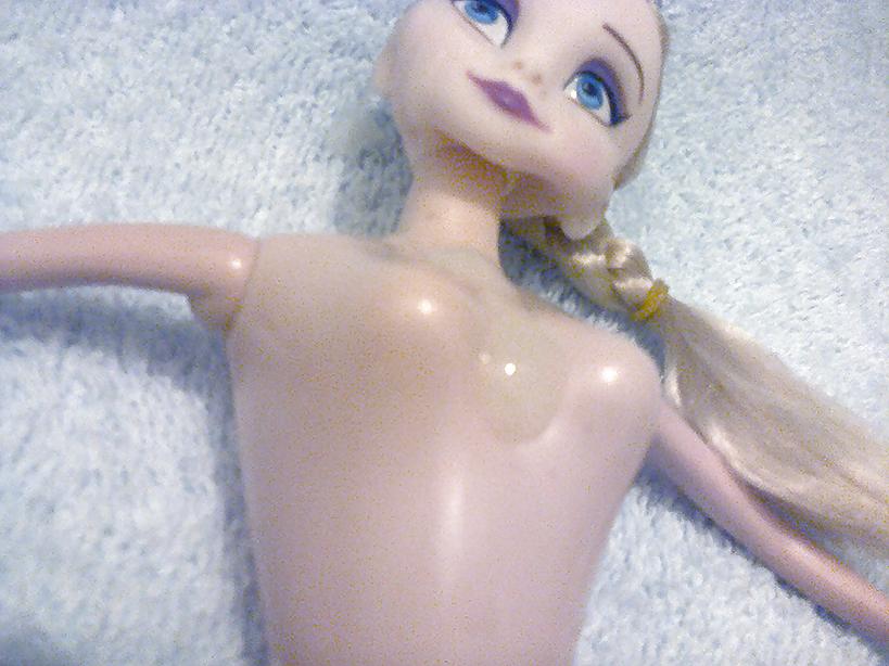 25P Frozen Doll