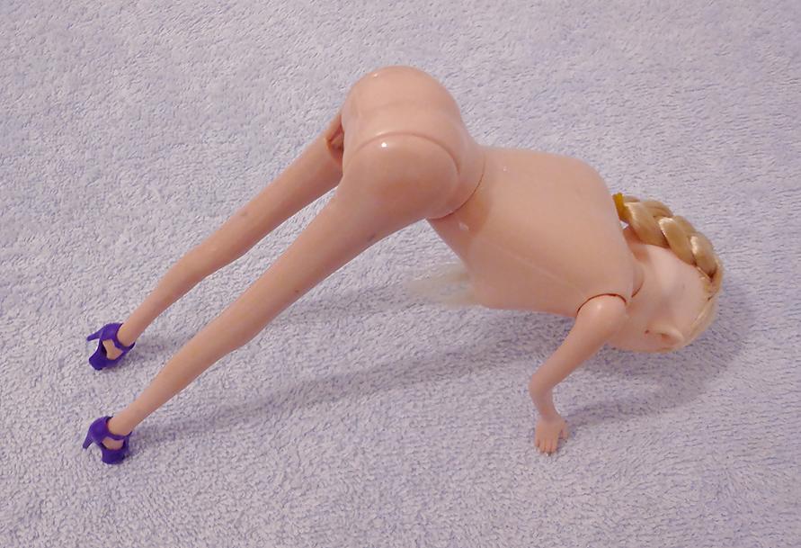 25P Frozen Doll
