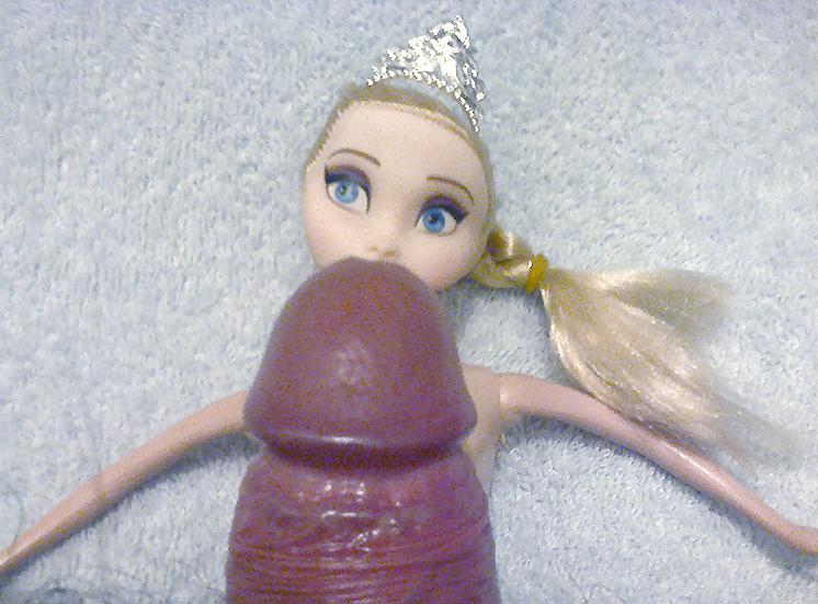 25P Frozen Doll
